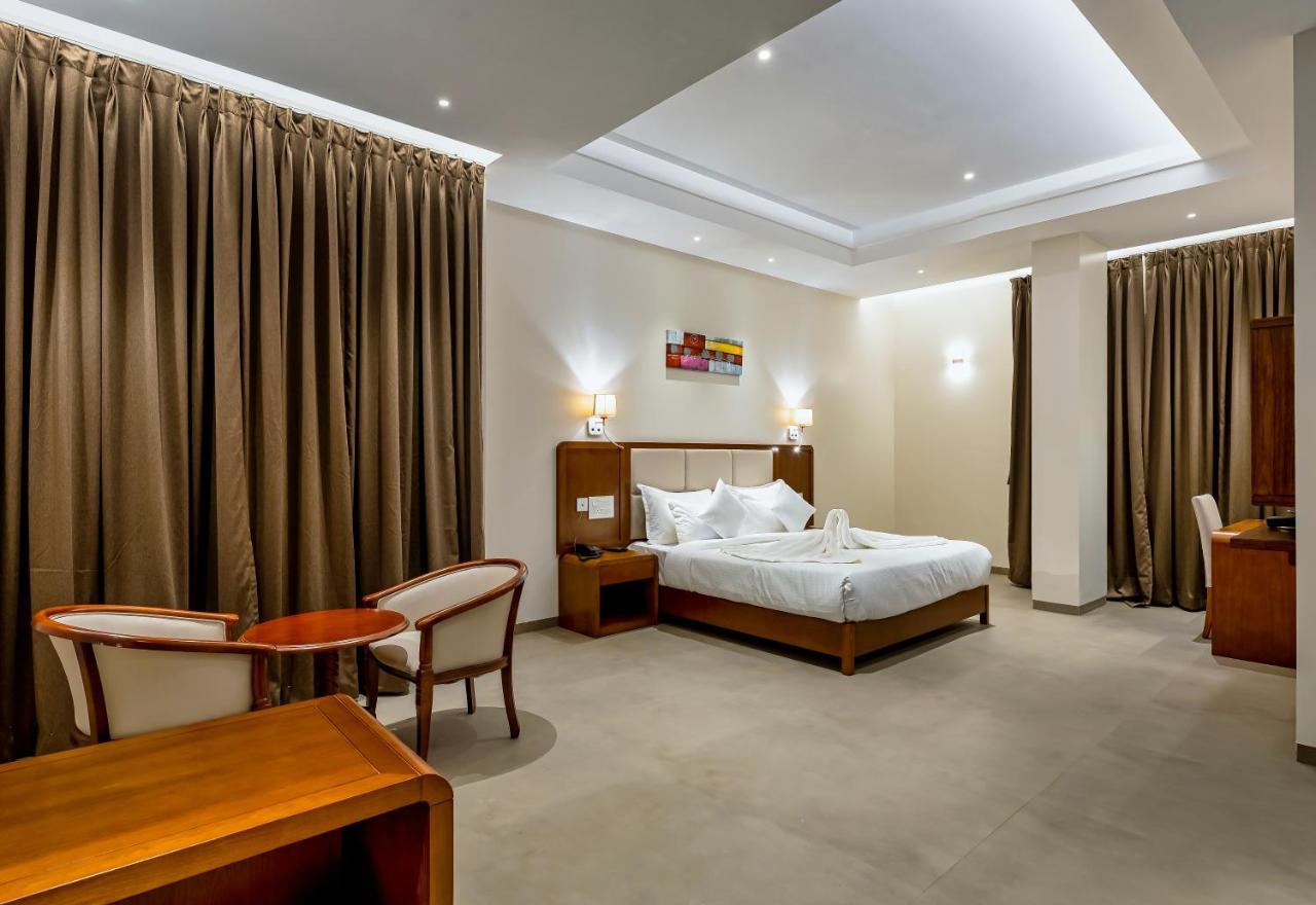 Grand Regal Hotel Chandoli Kültér fotó